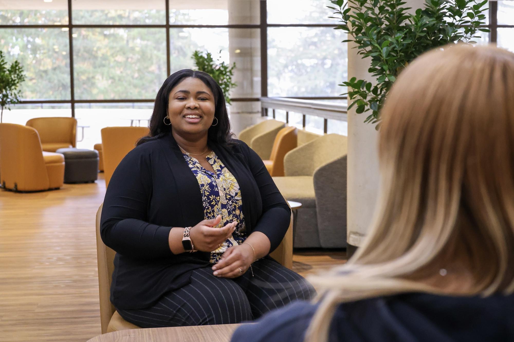 An advisor meeting with a student on HFU's campus